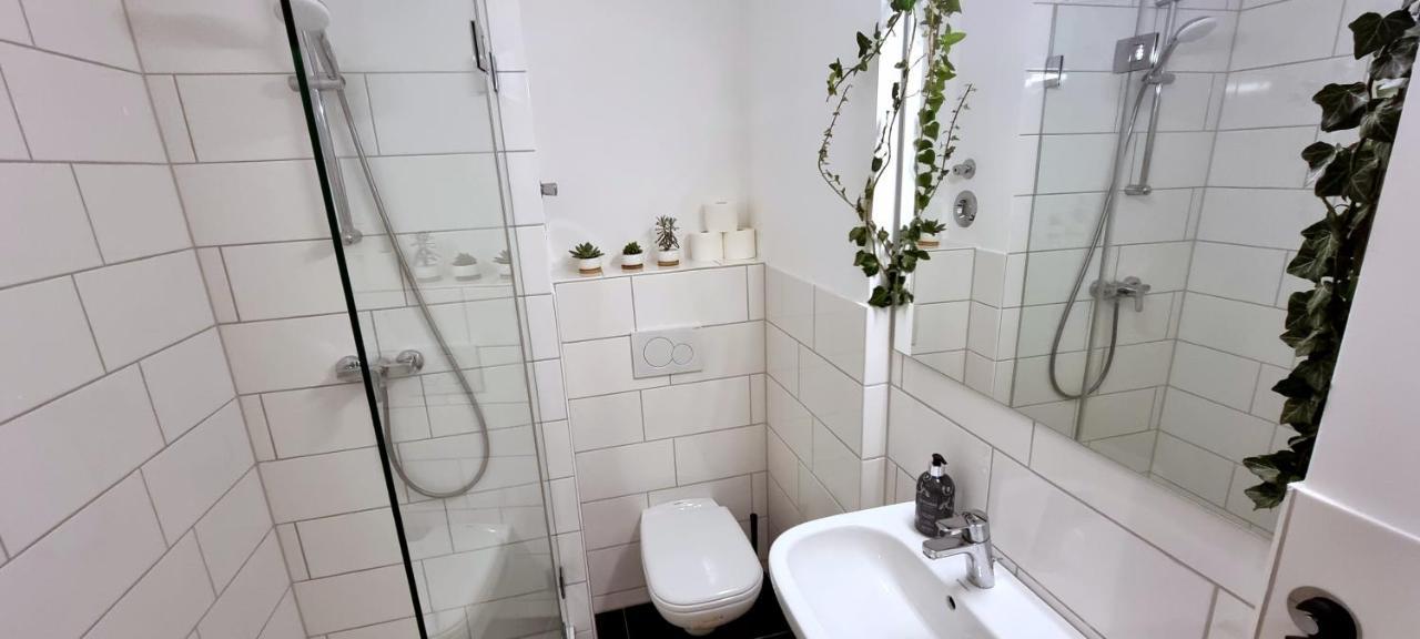 Business Apartment Mit Kuche Fur 1-3 +Netflx+5G Wlan Nahe Der Mhh Im Industrial Design Hanovre Extérieur photo