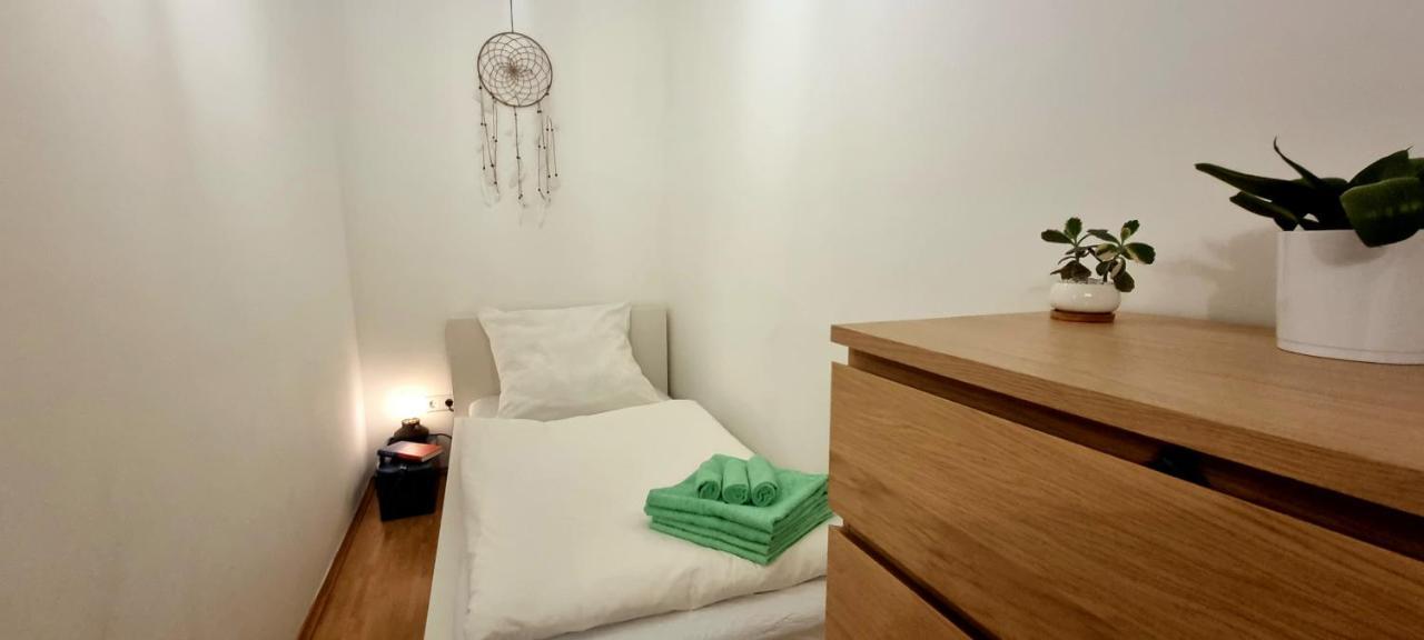 Business Apartment Mit Kuche Fur 1-3 +Netflx+5G Wlan Nahe Der Mhh Im Industrial Design Hanovre Extérieur photo