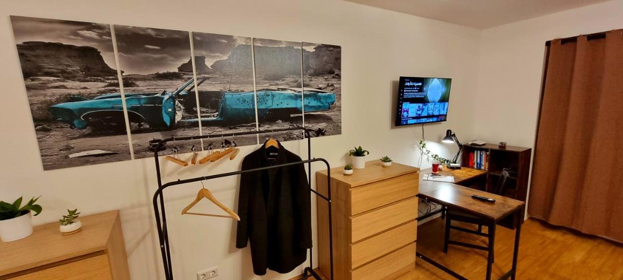 Business Apartment Mit Kuche Fur 1-3 +Netflx+5G Wlan Nahe Der Mhh Im Industrial Design Hanovre Extérieur photo